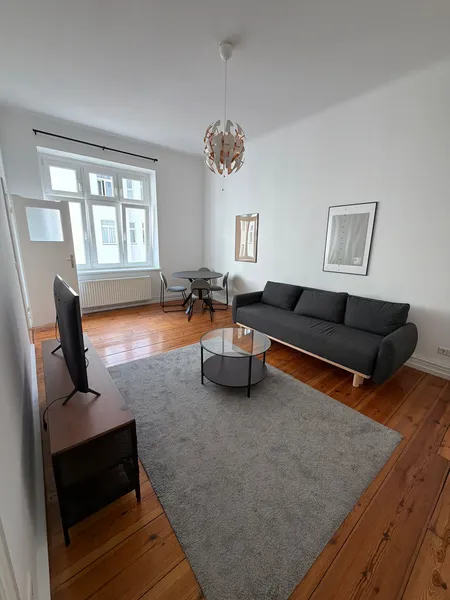 Moderne Altbauwohnung mit EBK zentral in Prenzlauer Berg — photo 1